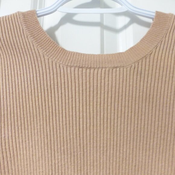 FOREVER 21 light pink sweater with open back lace up details on the back - Picture 2 of 7